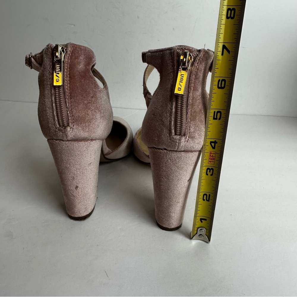 Unisa Velvet Heels Women's Size 8 M Shoes Pink Buckle - Picture 3 of 8